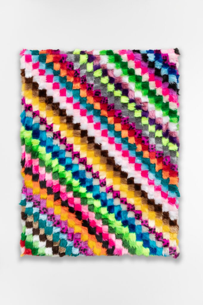 Pixel 2, obra abstracta de Gerónimo Araquistain con una retícula de pequeños cuadrados multicolor sobre fondo claro.